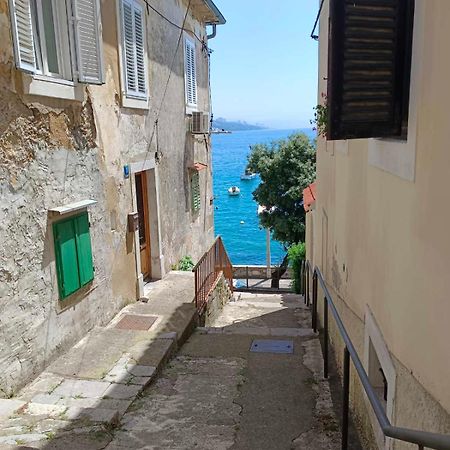 Apartment Zlatko , Ten Steps To The Sea Opatija Bagian luar foto