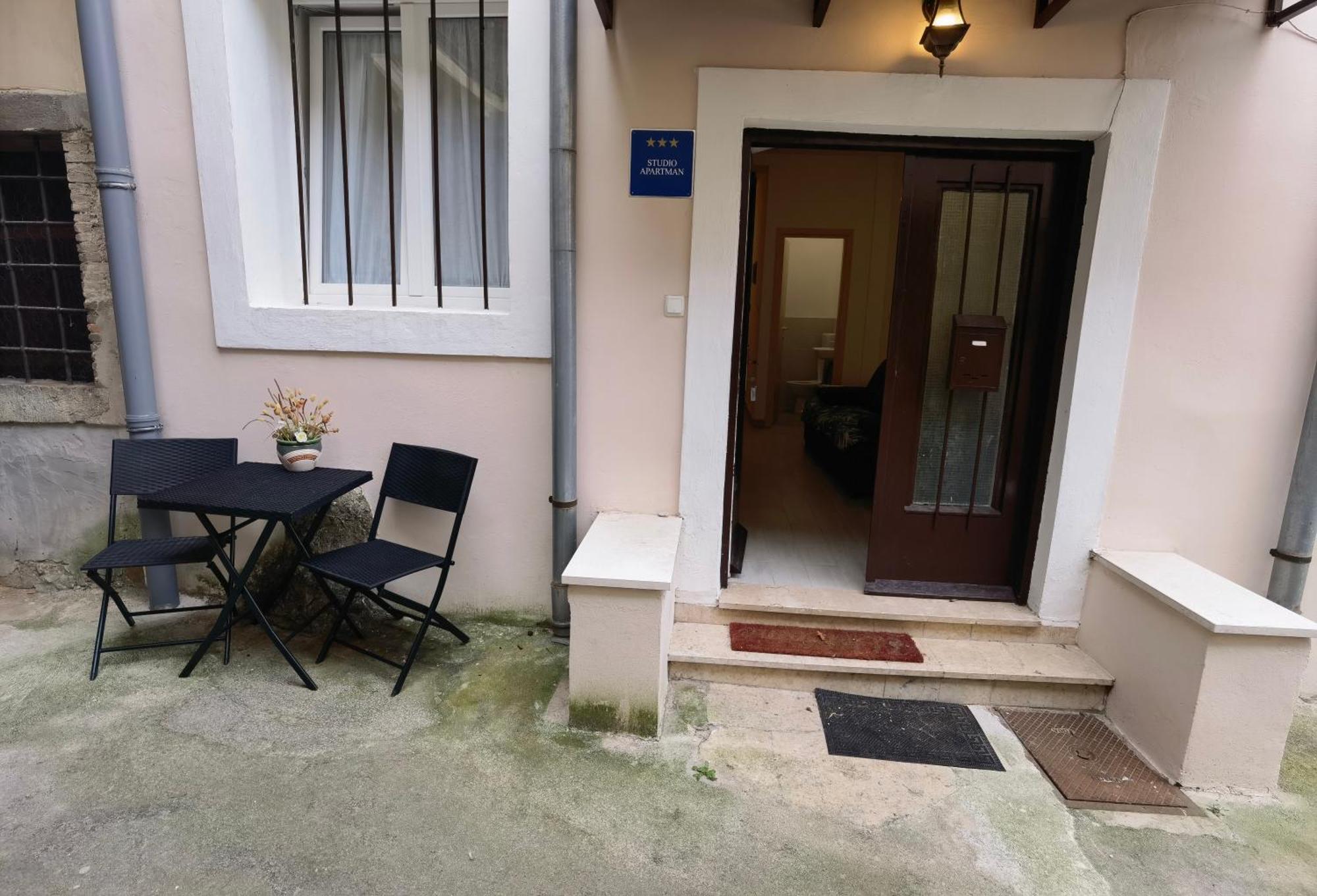Apartment Zlatko , Ten Steps To The Sea Opatija Bagian luar foto