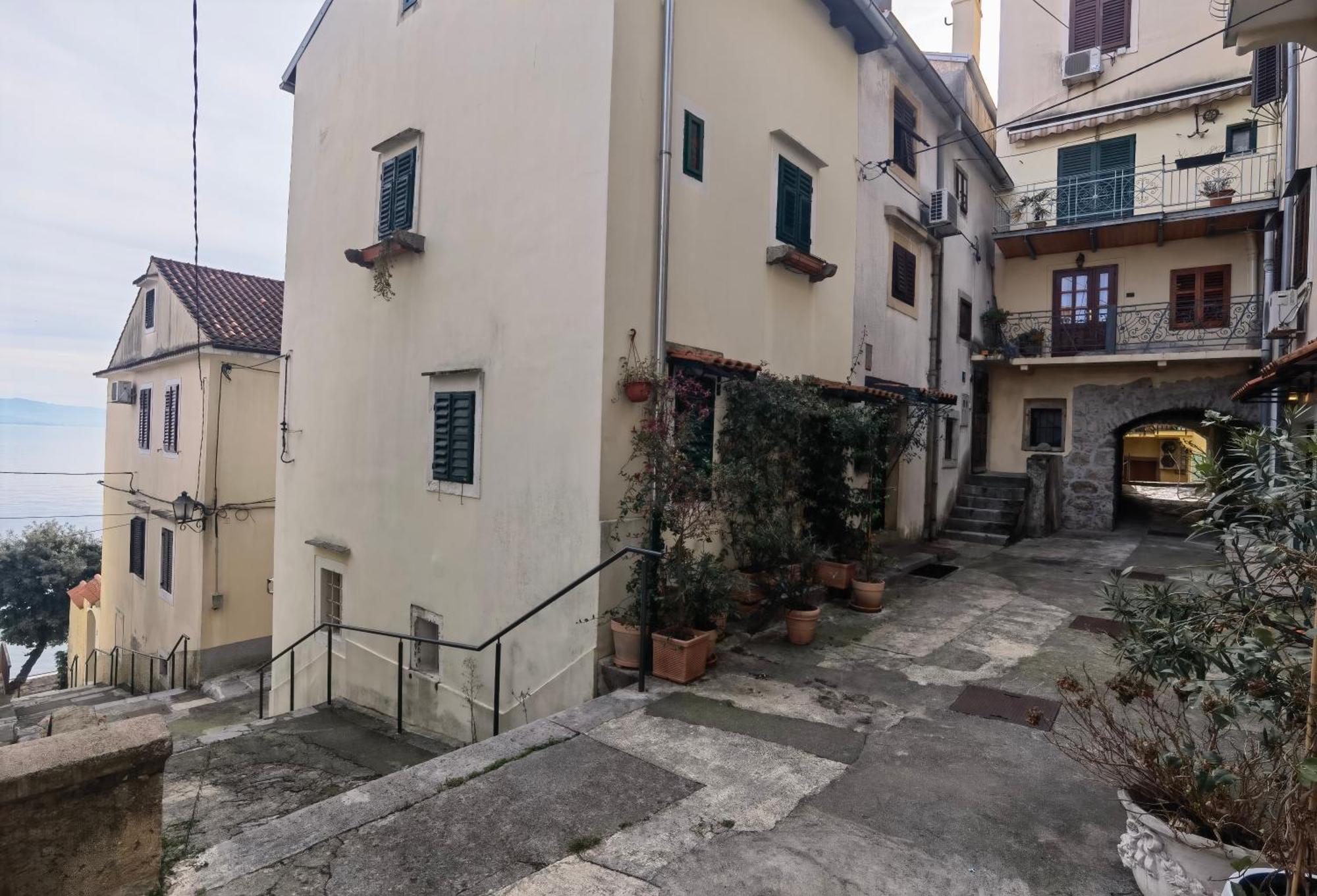 Apartment Zlatko , Ten Steps To The Sea Opatija Bagian luar foto