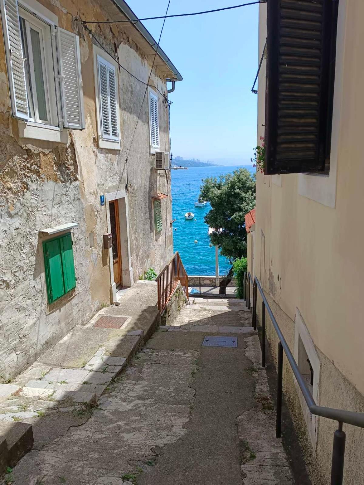 Apartment Zlatko , Ten Steps To The Sea Opatija Bagian luar foto